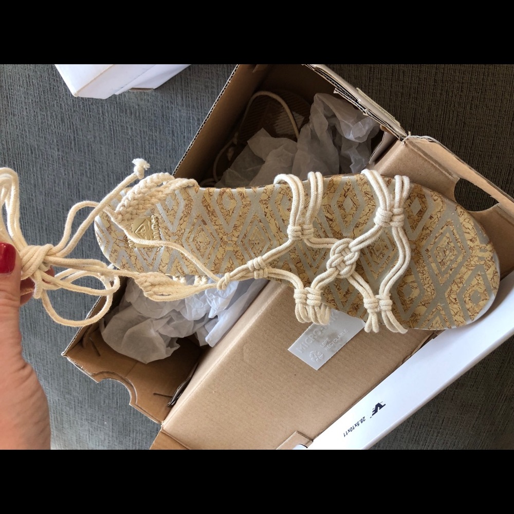 Roxy sandals